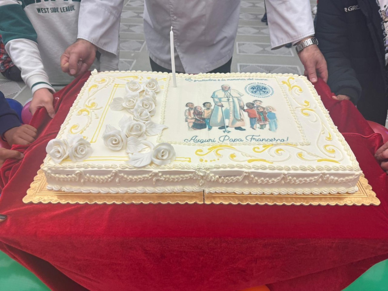I bambini del Dispensario festeggiano Papa Francesco e il Natale in Vaticano